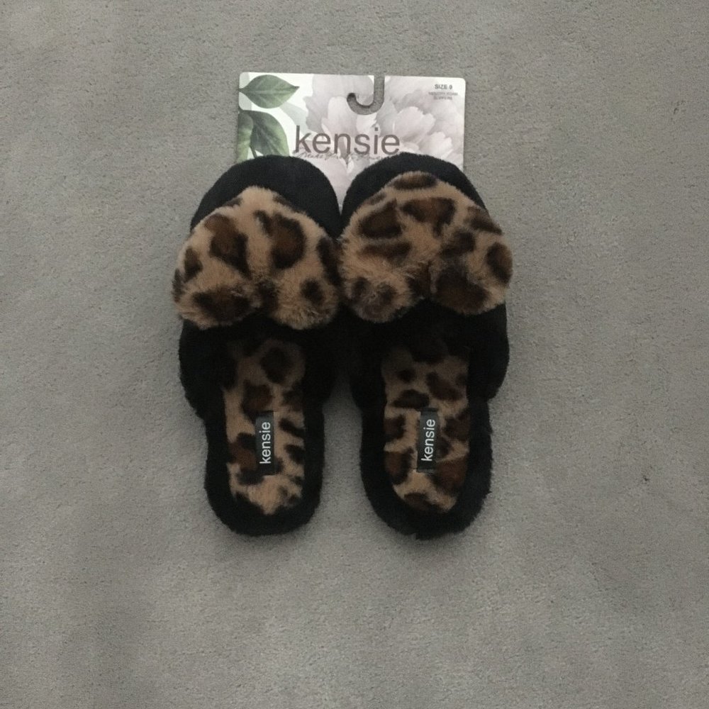 Kensie Leopard Slippers